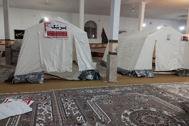 ارائه خدمات رایگان درمانی جمعیت هلال احمر در بخش فیروزآباد کرمانشاه