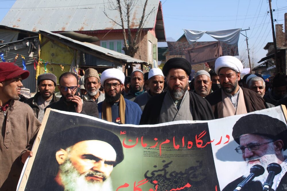 جشن میلاد امام زمان (عج) در نوگام کشمیر؛ راهپیمایی باشکوه با حضور عاشقان ولایت