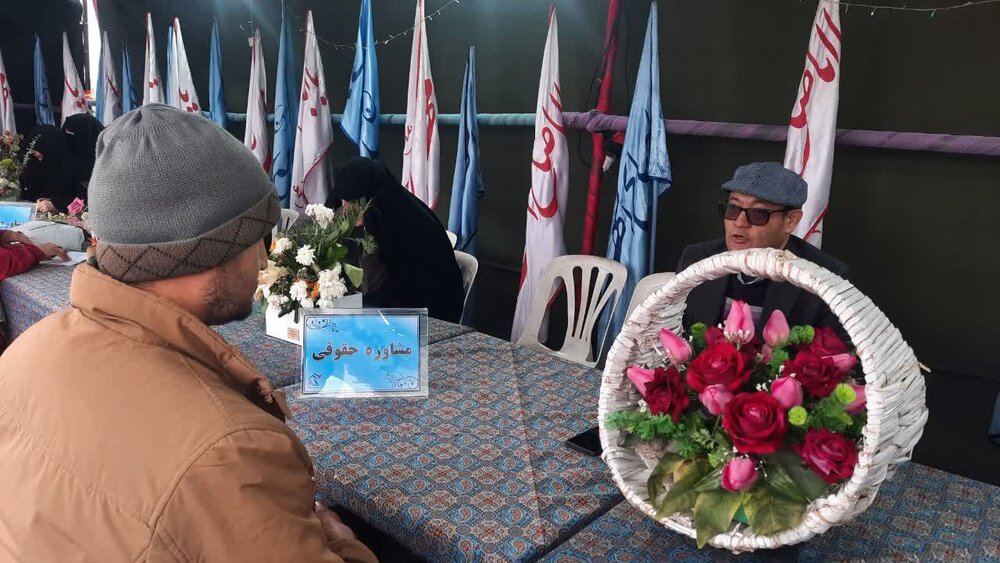 فعالیت طلاب جهادگر بسیجی در موکب شهیده اقدس احمدی در مسیر عاشقی