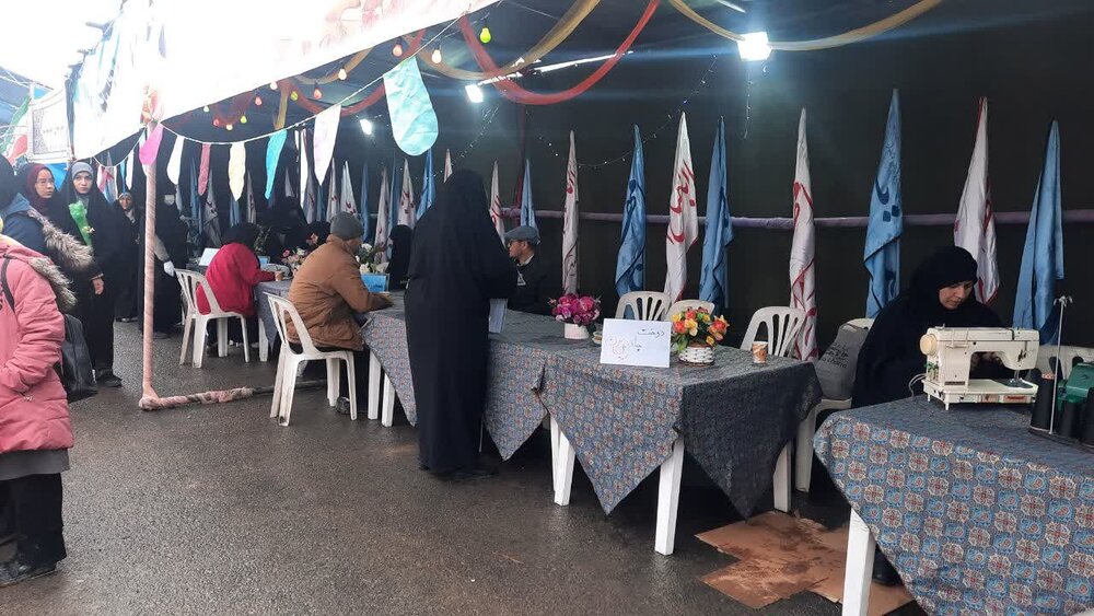 فعالیت طلاب جهادگر بسیجی در موکب شهیده اقدس احمدی در مسیر عاشقی