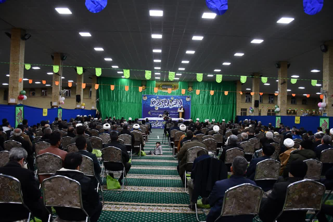 طلبههای خویی لباس خدمت پوشیدند/ عمامهگذاری در سالروز ولادت منجی عالم + تصاویر