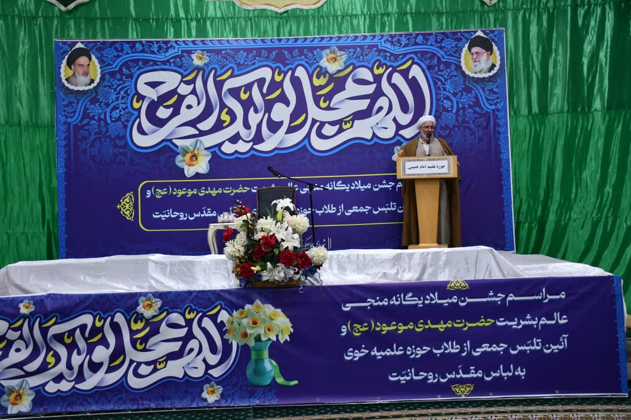 طلبههای خویی لباس خدمت پوشیدند/ عمامهگذاری در سالروز ولادت منجی عالم + تصاویر