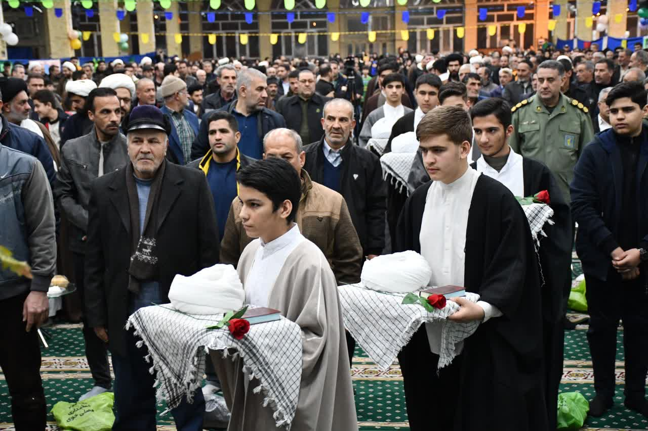 طلبههای خویی لباس خدمت پوشیدند/ عمامهگذاری در سالروز ولادت منجی عالم + تصاویر