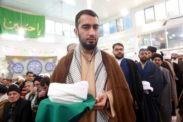 تصاویر/ عمامه گذاری طلاب در روز میلاد امام زمان(عج)