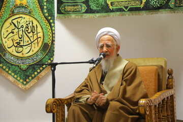 شهید همواره زنده و به آنچه خداوند به او داده خوشحال است