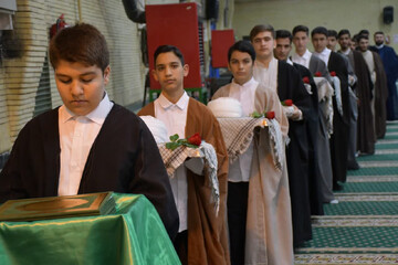 طلاب در زمینه‌سازی برای ظهور نقش خود را به خوبی ایفا کنند