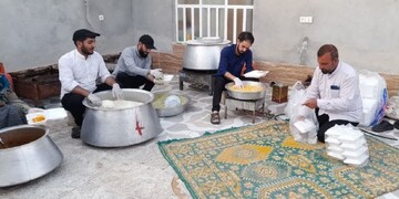 توزیع ۶ هزار غذای گرم توسط گروه جهادی امام حسنی‌ها