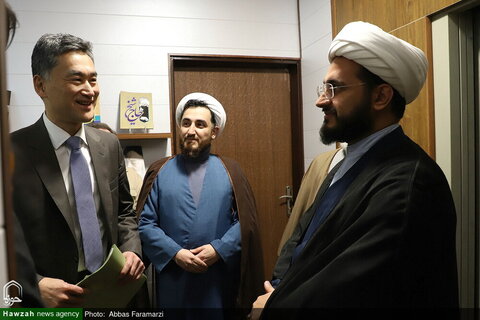 Photos/ Visite de l'ambassadeur du Japon en Iran de l'agence de presse Hawzah