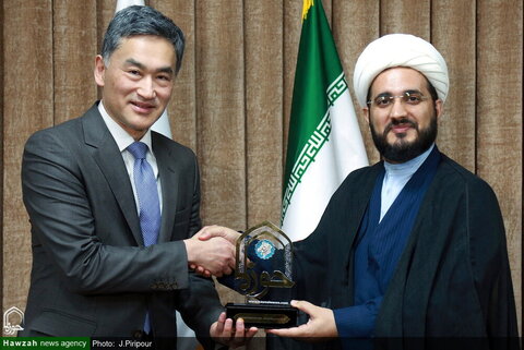 Photos/ Visite de l'ambassadeur du Japon en Iran de l'agence de presse Hawzah