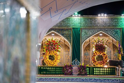 Photos/Sanctuaire de l'Imam Ali décoré pour l'anniversaire de la naissance de l'Imam al-Zaman