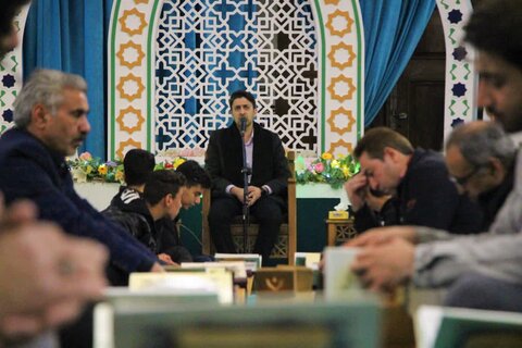 تصاویر/ گوشه ای از مراسم یزدی ها در نیمه شعبان و دعا برای فرج