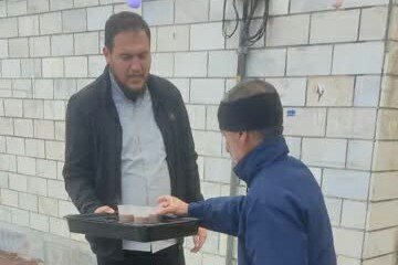 تصاویر/ برپایی ایستگاه صلواتی به مناسبت ولادت حضرت ولیعصر (عج) توسط طلاب مدرسه علمیه امام صادق (ع) بیجار