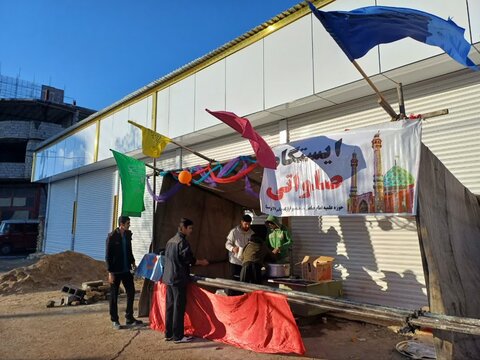 تصاویر/برگزاری ایستگاه صلواتی به مناسبت ولادت حضرت مهدی (عج) توسط مدرسه علمیه امام صادق (ع) قروه