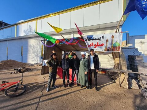 تصاویر/برگزاری ایستگاه صلواتی به مناسبت ولادت حضرت مهدی (عج) توسط مدرسه علمیه امام صادق (ع) قروه