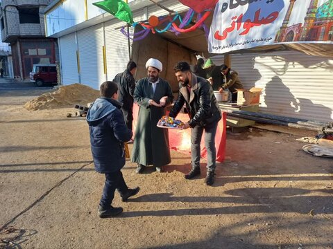 تصاویر/برگزاری ایستگاه صلواتی به مناسبت ولادت حضرت مهدی (عج) توسط مدرسه علمیه امام صادق (ع) قروه