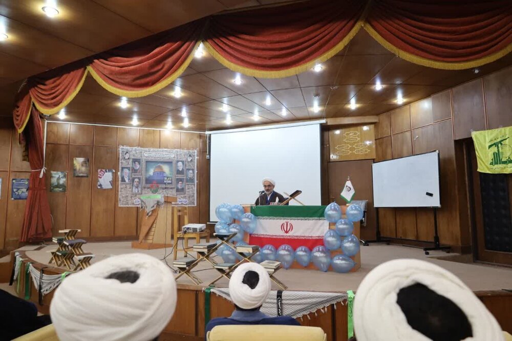 وظیفه طلاب تبیین جایگاه امامت در جامعه است