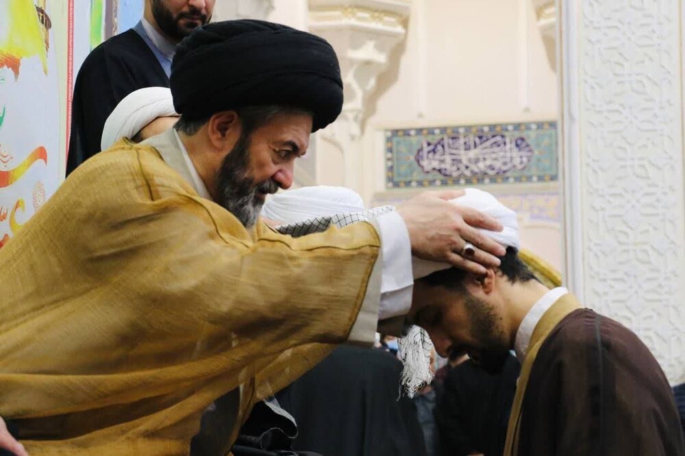 مراسم عمامه گذاری جمعی از طلاب حوزه های علمیه استان اردبیل