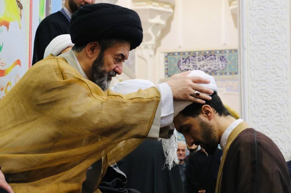 مراسم عمامه گذاری جمعی از طلاب حوزه های علمیه استان اردبیل