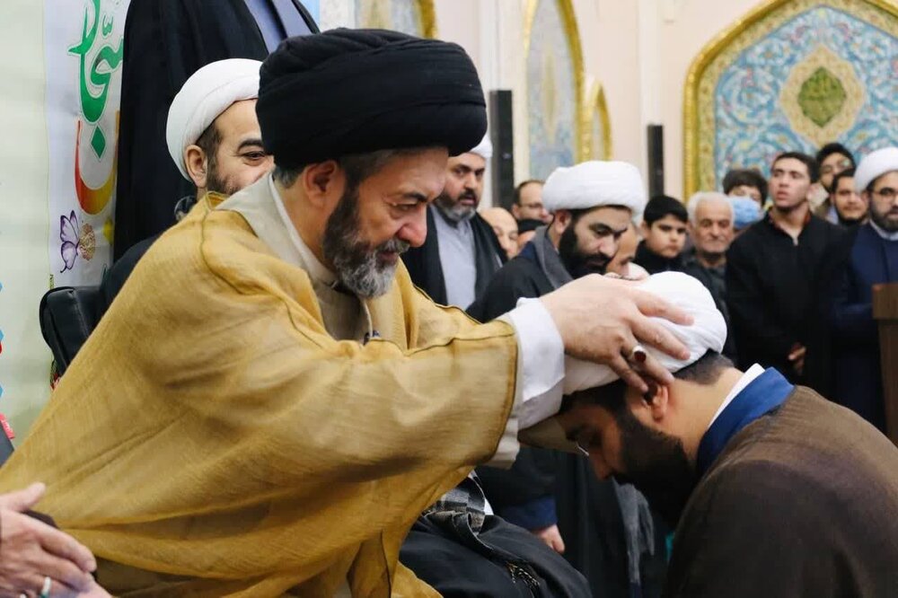 مراسم عمامه گذاری جمعی از طلاب حوزه های علمیه استان اردبیل