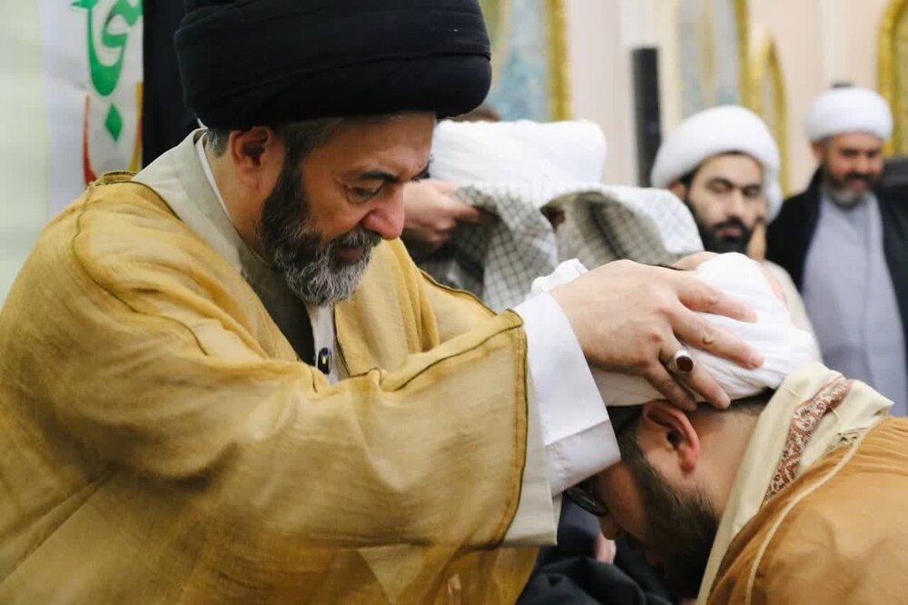 مراسم عمامه گذاری جمعی از طلاب حوزه های علمیه استان اردبیل