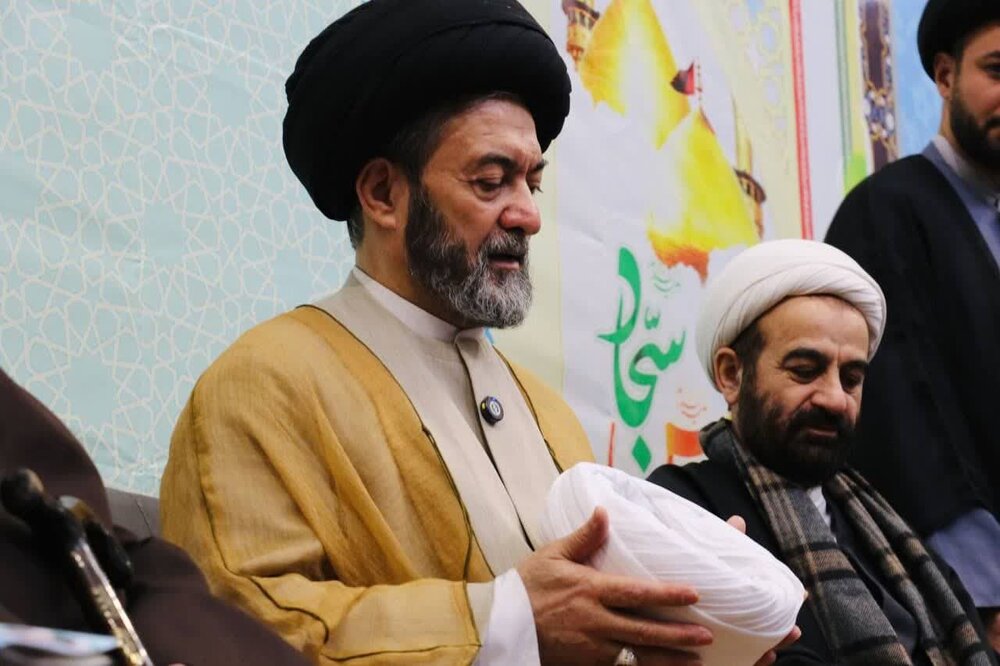 مراسم عمامه گذاری جمعی از طلاب حوزه های علمیه استان اردبیل