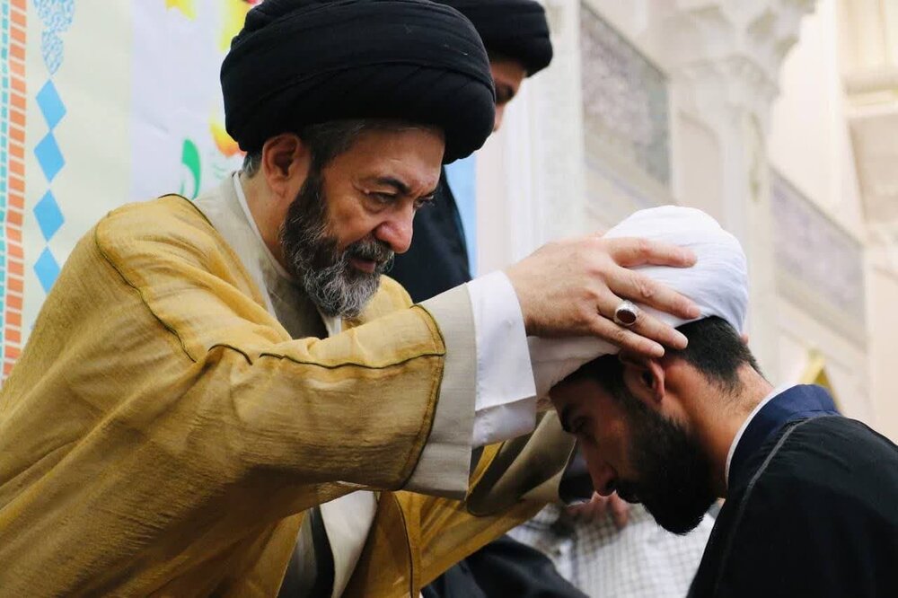 مراسم عمامه گذاری جمعی از طلاب حوزه های علمیه استان اردبیل
