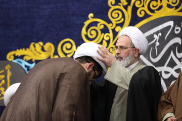 تصاویر/ مراسم عمامه گذاری طلاب حوزه علمیه بناب با حضور آیت الله اعرافی