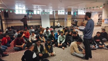 تصاویر/ دوره یک روزه «مهدویت» همراه با کنش اجتماعی در مدرسه علمیه قروه