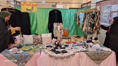 تصاویر/برگزاری جشن نیمه شعبان همراه با نمایشگاه پوشاک در آشتیان