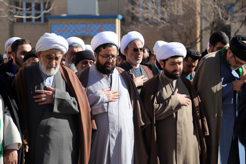 تصاویر / نماز میت مرحوم ملیکان در همدان
