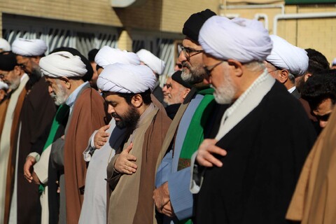 تصاویر / نماز میت مرحوم ملیکان در همدان