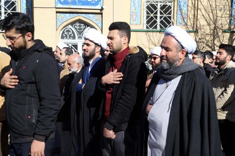 تصاویر / نماز میت مرحوم ملیکان در همدان