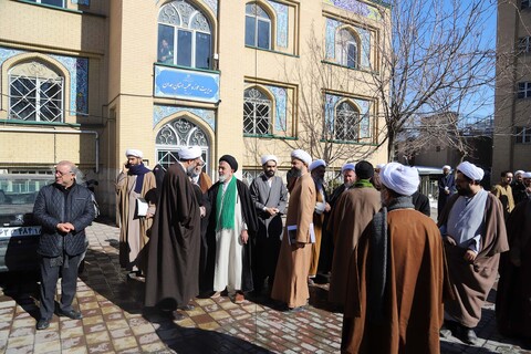 تصاویر / نماز میت مرحوم ملیکان در همدان