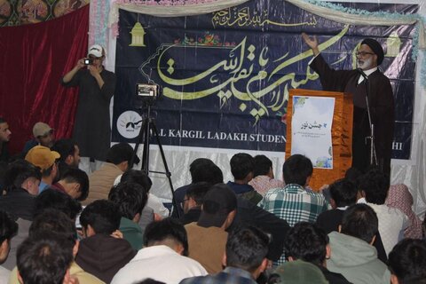 دہلی میں جشنِ میلادِ امام مہدی (عج) اور حرمِ معصومہ (س) کے پرچم کی زیارت