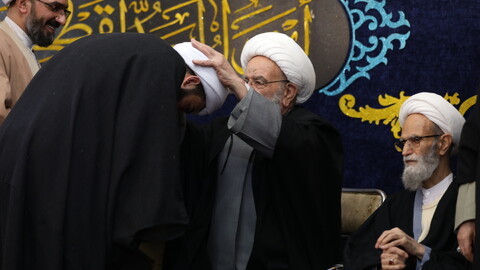 تصاویر/ مراسم عمامه گذاری طلاب حوزه علمیه بناب با حضور آیت الله اعرافی