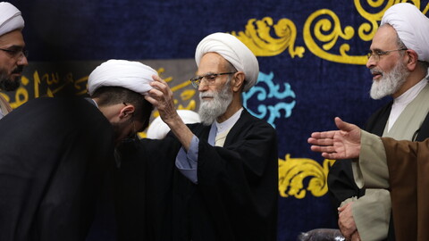 تصاویر/ مراسم عمامه گذاری طلاب حوزه علمیه بناب با حضور آیت الله اعرافی
