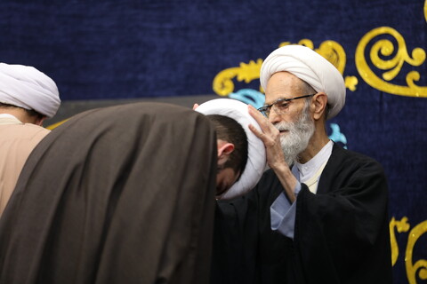 تصاویر/ مراسم عمامه گذاری طلاب حوزه علمیه بناب با حضور آیت الله اعرافی