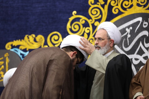 تصاویر/ مراسم عمامه گذاری طلاب حوزه علمیه بناب با حضور آیت الله اعرافی