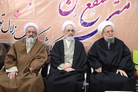 تصاویر/ مراسم عمامه گذاری طلاب حوزه علمیه بناب با حضور آیت الله اعرافی