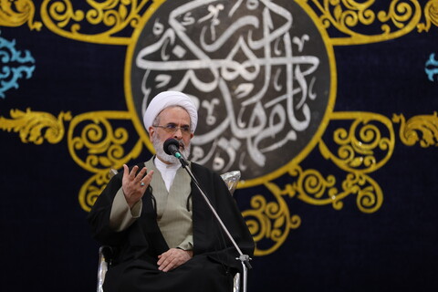 تصاویر/ مراسم عمامه گذاری طلاب حوزه علمیه بناب با حضور آیت الله اعرافی