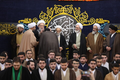 تصاویر/ مراسم عمامه گذاری طلاب حوزه علمیه بناب با حضور آیت الله اعرافی