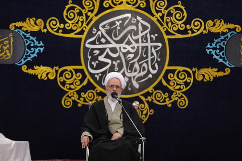تصاویر/ مراسم عمامه گذاری طلاب حوزه علمیه بناب با حضور آیت الله اعرافی