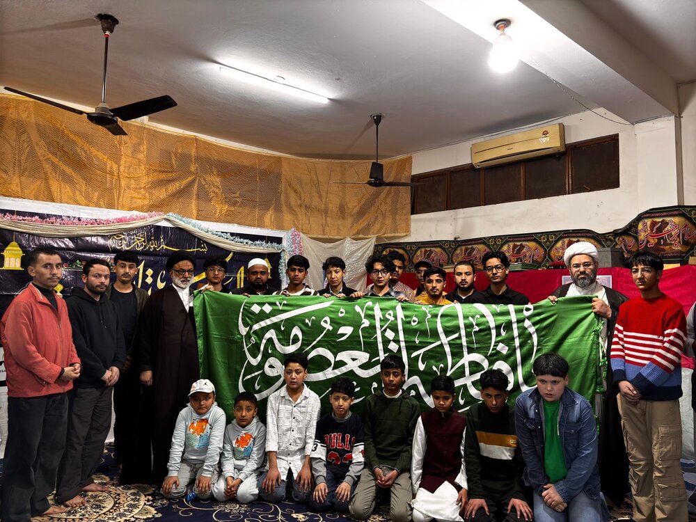 جشن میلاد امام مهدی (عج) در دهلی؛ پیوند عشق و معرفت با زیارت پرچم حرم حضرت معصومه (س)