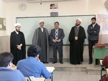 حضور مشاور وزیر آموزش و پرورش در دبیرستان فرهنگ مکتبی منطقه ۱۴ تهران