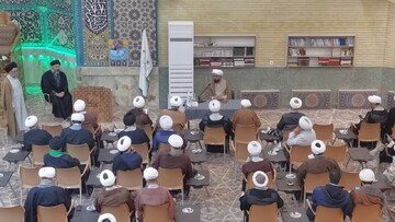 تصاویر/ جلسه رئیس مرکز راهبری جذب حوزه های علمیه کشور با جامعه روحانیت یزد