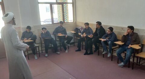 تصاویر/ جشن تکلیف دانش‌آموزان مدرسه خسروی حسینی آران و بیدگل