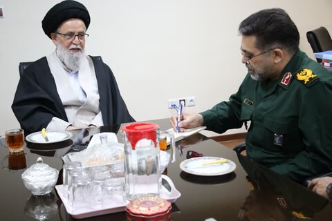 دیدار فرمانده سپاه الغدیر استان یزد با  فضلای یزدی ساکن استان قم