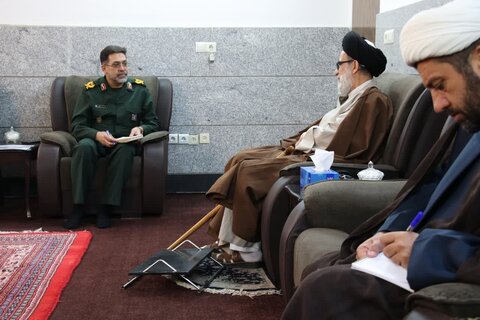 دیدار فرمانده سپاه الغدیر استان یزد با  فضلای یزدی ساکن استان قم