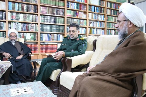 دیدار فرمانده سپاه الغدیر استان یزد با  فضلای یزدی ساکن استان قم