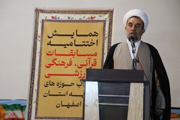 طلاب در همه جا به عنوان نماینده اخلاق و دین عمل کنند